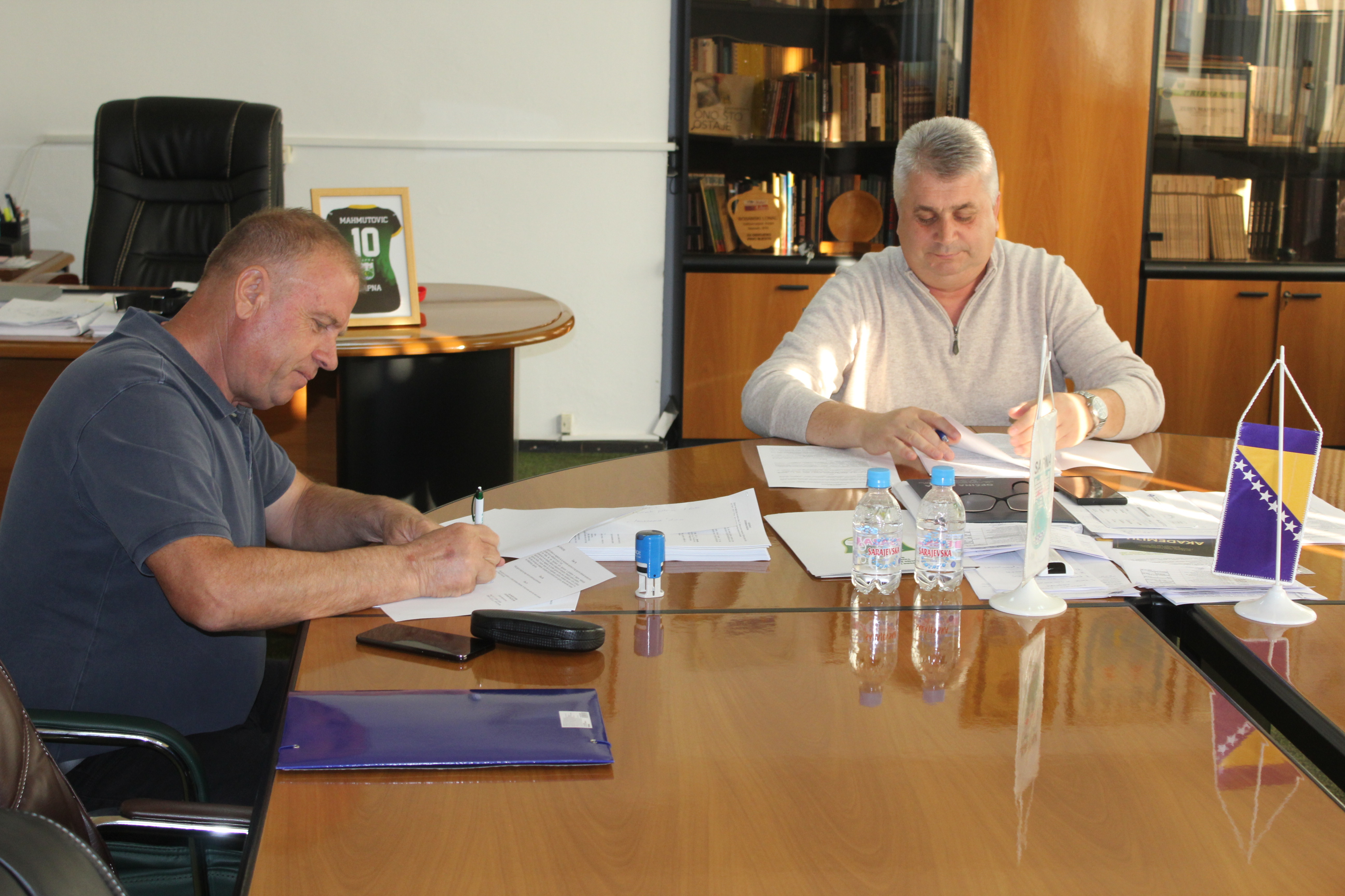 Potpisani ugovori za sanaciju nekoliko priključnih puteva na području općine Sapna  